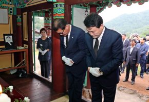 ◇ 정종순 장흥군수, 안중근 의사 모신 해동사 참배