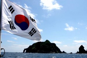 태극기가 바람에 펄럭이다