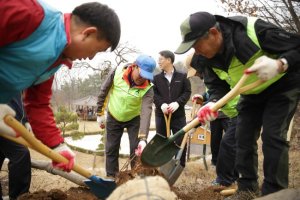 이천시, 식목일 기념 행사 온천공원에서