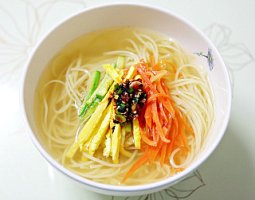 옛날잔치국수 이미지