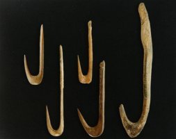석기시대 낚시바늘