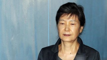 박근혜 형집행정지 신청.."허리디스크, 불 데이고 살 베는 통증"