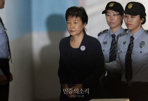 ‘양승태와 재판거래’ 박근혜, 검찰 조사 거부