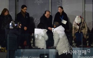 [포토]북한 김영남과 악수하는 문재인 대통령