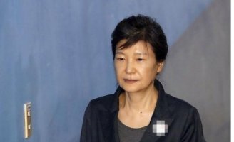 박근혜 측, 형집행정지 신청.."칼로 베는 듯한 통증"