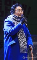 촛불집회의 이용수 할머니