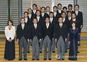 일본 아베 내각 각료 면면