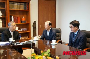 염수정 추기경, 세월호 기간제 교사 유가족 만나