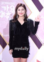 [2019 KBS 가요대축제] 송가인, 오프닝 화려하게 열었다..'축제에 온 트롯여신'