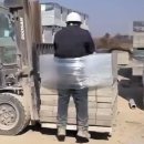 지게차에 외국인 노동자 묶어 놓고 낄낄… 부끄러운 한국 이미지