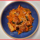 감칠맛이 좋고 매콤한 어묵 김치볶음 이미지