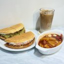 두바이 | 카페인중독 대방점 디저트카페 와플 맛집 두바이와플 솔직후기