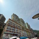 400015 | [충칭 여행 추천] 리즈바역 李子坝站 :: 건물을 뚫고 지나가는 지하철 이색 풍경 (위치/상가 방문 후기)