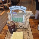 토스트천국 | ​[광주 첨단 맛집] 식빵이야 떡이야? 스탠다드브레드 호박인절미식빵 & 초당옥수수 프렌치토스트 찐 후기 🌽🎃