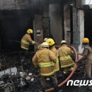 인도 뉴델리 가죽 공장 화재..근로자 13명 사망 이미지