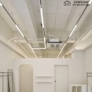 유리의옷가게 | 창원 옷가게 인테리어 준공 후기, 가마찌도어와 전면 유리창 재시공으로 완성한 감성 매장