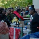 셧다운 장기화에 ‘푸드뱅크’에 줄 서는 美 공무원들 이미지