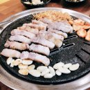 고기자르는남자