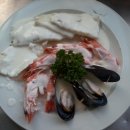 Filets de sole Marguery(필레 드 솔 마르게리): Seafood stock 오르 simmering 한 가자미와 화이트 와인을 넣은 생크림 소스 이미지