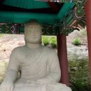 청와대 뒷산에 위치한 (경주 방형 대좌 석조여래좌상) 이미지