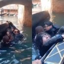 베네치아에서 중국인 관광객 일행이 곤돌라 뱃사공의 지시를 어기고 사진을 찍기 위해 배에서 움직이다가 물에 빠지는 사고가 발생했다. 이미지