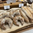 더크루아상마켓 | 안양 카페 더크루아상마켓 | 고르곤졸라, 복숭아 생크림 크루아상 내돈내산 재방문