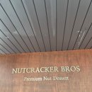 호두파이 이야기 | [내방역 카페]"한 입 먹고 눈 번쩍!" 지인 추천으로 가본 인생 호두파이 카페 '호두까끼형제' 후기