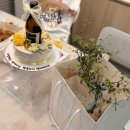 조아라 플라워 | 마미 생신 🤍 집에서 더 특별하게 준비한 하루, 소래포구 대게 + 케이크 + 꽃 선물✨🎂 현금 이벤트까지