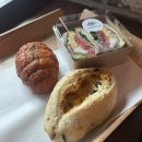 토마토 카써비스 | 마곡나루빵집 카페드크래프트 마곡나루점 치아바타 명란소금빵 맛집