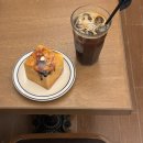 원산정 | 홍대 카페 ‘구우움 홍대점’ :: 홍대입구역 근처 데이트 일본 감성 빵집 베이커리 큐브번 시나몬롤 맛집