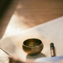 마음의 안정을 위한 싱잉볼 명상 이미지