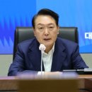 Yoon's approval rating sinks below 30% 인사에 대한 논란속에 윤대통령 지지율 30% 아래로 추락 이미지