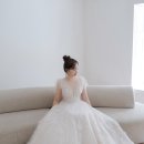 어뮤즈 | W34. 웨딩 스튜디오 '어뮤즈하우스' 촬영 후기_ ③ 소파 신랑&amp;신부 단독 컷