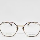 글라스 안경. 콘택트 이미지