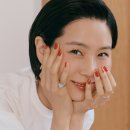 그녀는네일중 이미지