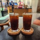 발리우붓카페, Black Eye Coffee 2개 지점 비교 (Roastery / Eatery)
