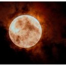 구름속 보름달 이미지