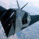 미국의 스텔기 전폭기 F-117 폐기 장면 이미지