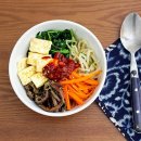 Korean Vegan Bibimbap Nanofood (Mixed Rice Bowl)~! Spinach, soybean, sprouts, carrot, garlic, onion, sesame oil, nano tofu, cooked brown rice and Kore 이미지