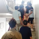 아파트 계단 오르며 운동합시다 이미지