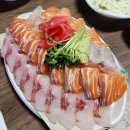 연어아저씨 | [부산/남포동] 부평동 가성비 맛집 '연어모듬회' - 단골횟집 후기