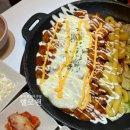 홍대역맛집 헬로팬, 치즈 듬뿍 가성비 좋은 홍대 닭갈비 맛집