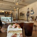 미스틱베이커리 | 송파나루역 미스틱래빗 생과일빙수 무화과케이크 딸기케이크 생과일와플 제철과일이 올라간 케이크맛집...