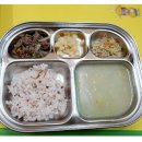 5월 11일 월요일 점심- 수수밥,들깨배추국,쇠고기불고기,숙주나물무침,잘게썬깍두기 이미지