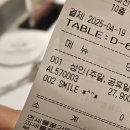 영마트 | 파란 밤 달빛 내리는 거리를 걷다 한 소년을 바라보다