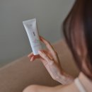 촉촉하고 자연스러운 톤업의 비건 선크림, awe(에이더블유이)