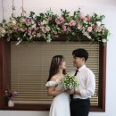 웨딩사진 사설보정 업체 추억디자인, 자연스러운 인물보정 및 하늘 잔디 배경합성 후기