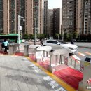 횡단보도에도 이런 것이? 중국 무한 거리에 설치된 자동 개폐기 이미지