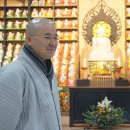 "과거의 망령에 갇혀 사는 수행자들에게" 이미지