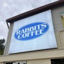 김해 신세계백화점 근처 흥동 신상 대형카페 래빗스커피(RABBITS COFFEE)